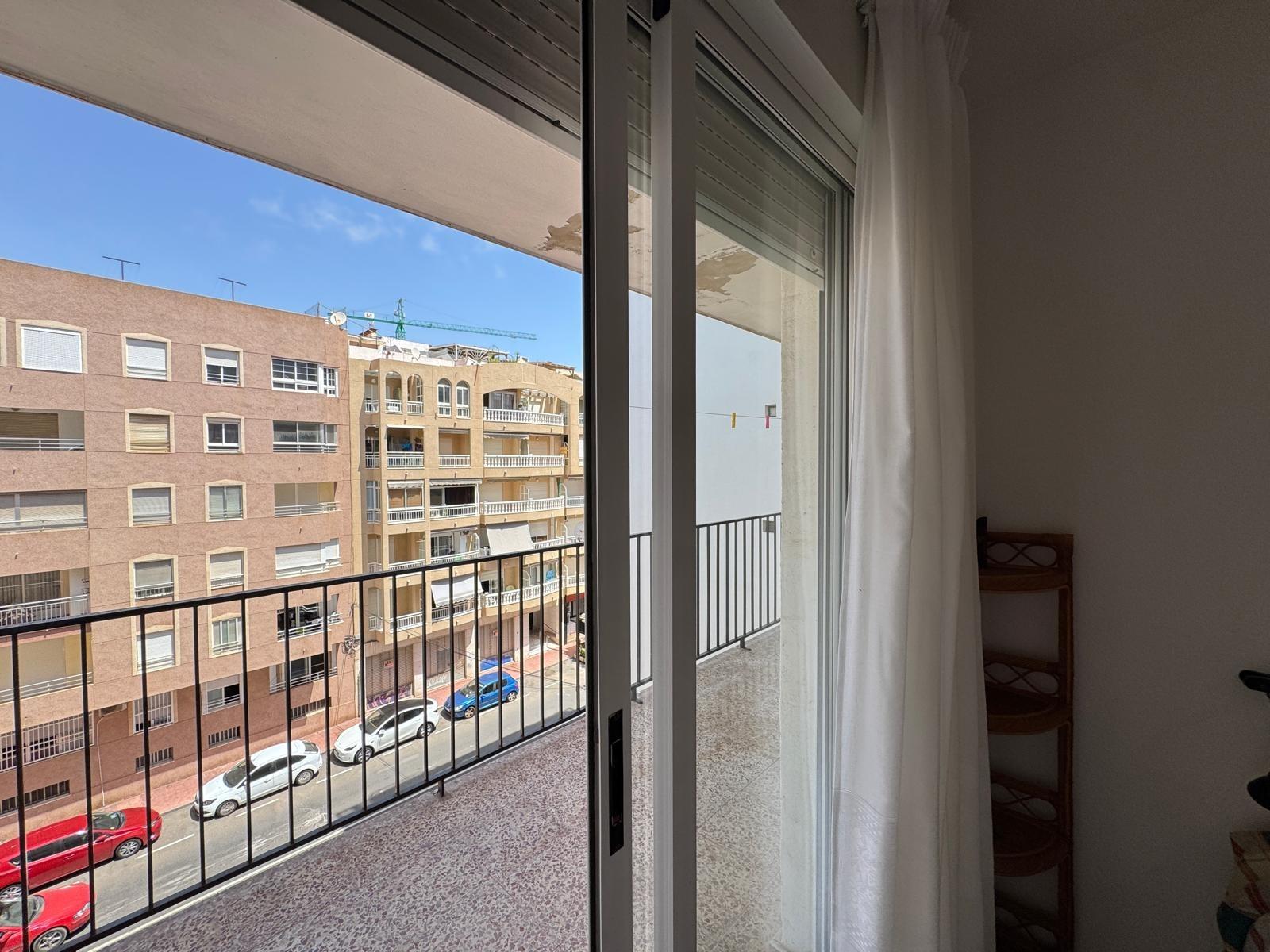 For sale - 3 Bedroom 2 Bathroom Apartment in Torrevieja - Playa Del Cura  - Alicante