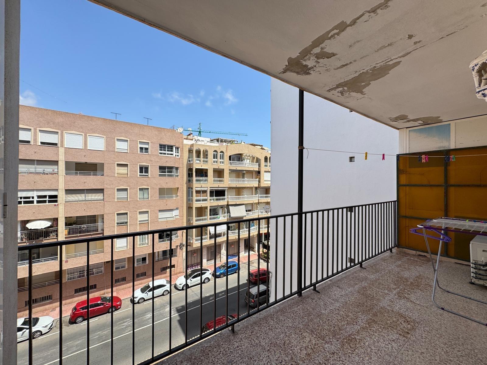 For sale - 3 Bedroom 2 Bathroom Apartment in Torrevieja - Playa Del Cura  - Alicante