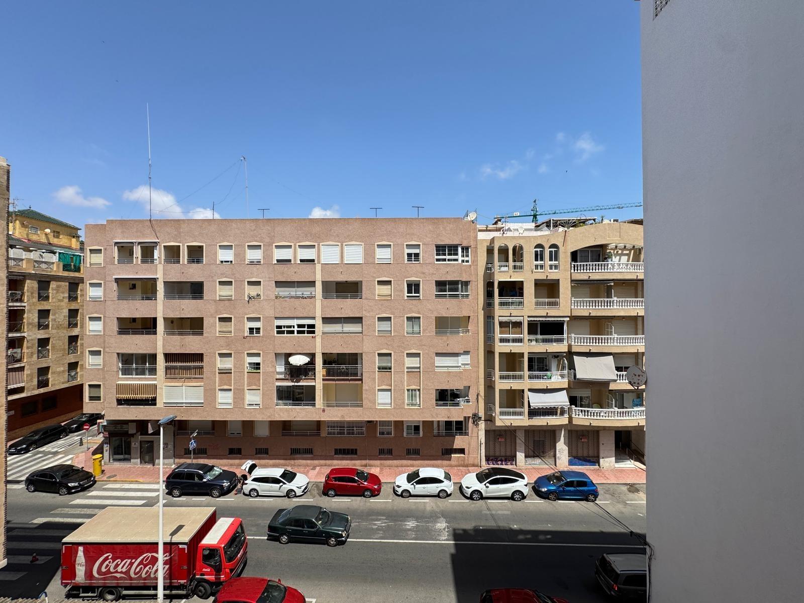 For sale - 3 Bedroom 2 Bathroom Apartment in Torrevieja - Playa Del Cura  - Alicante