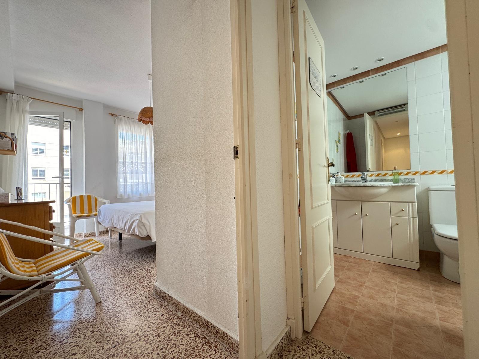 For sale - 3 Bedroom 2 Bathroom Apartment in Torrevieja - Playa Del Cura  - Alicante