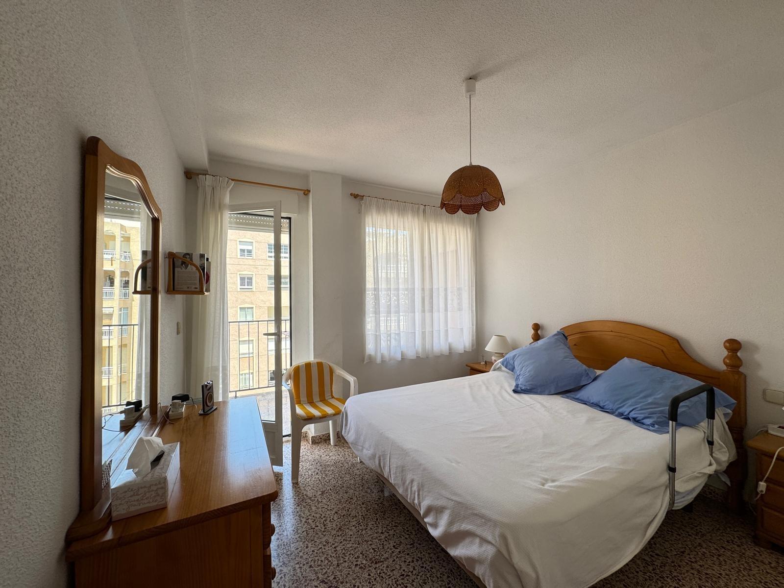 For sale - 3 Bedroom 2 Bathroom Apartment in Torrevieja - Playa Del Cura  - Alicante