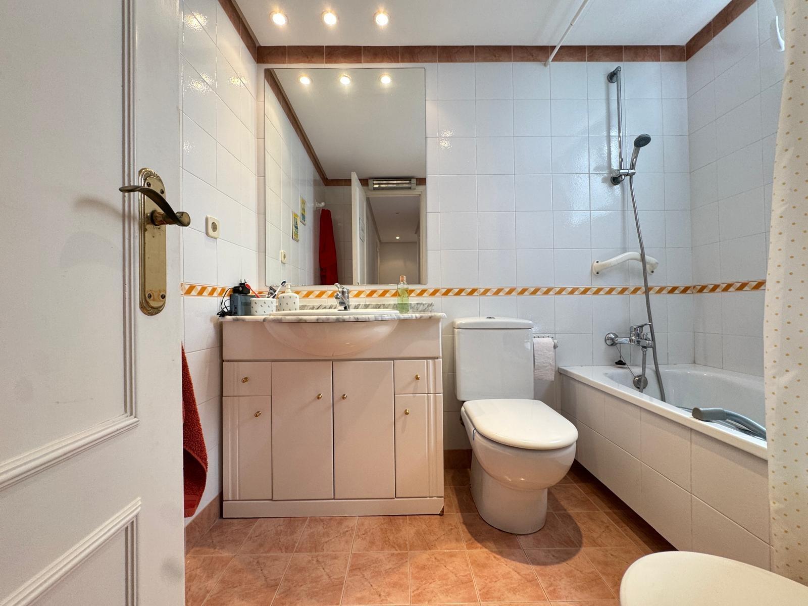 For sale - 3 Bedroom 2 Bathroom Apartment in Torrevieja - Playa Del Cura  - Alicante
