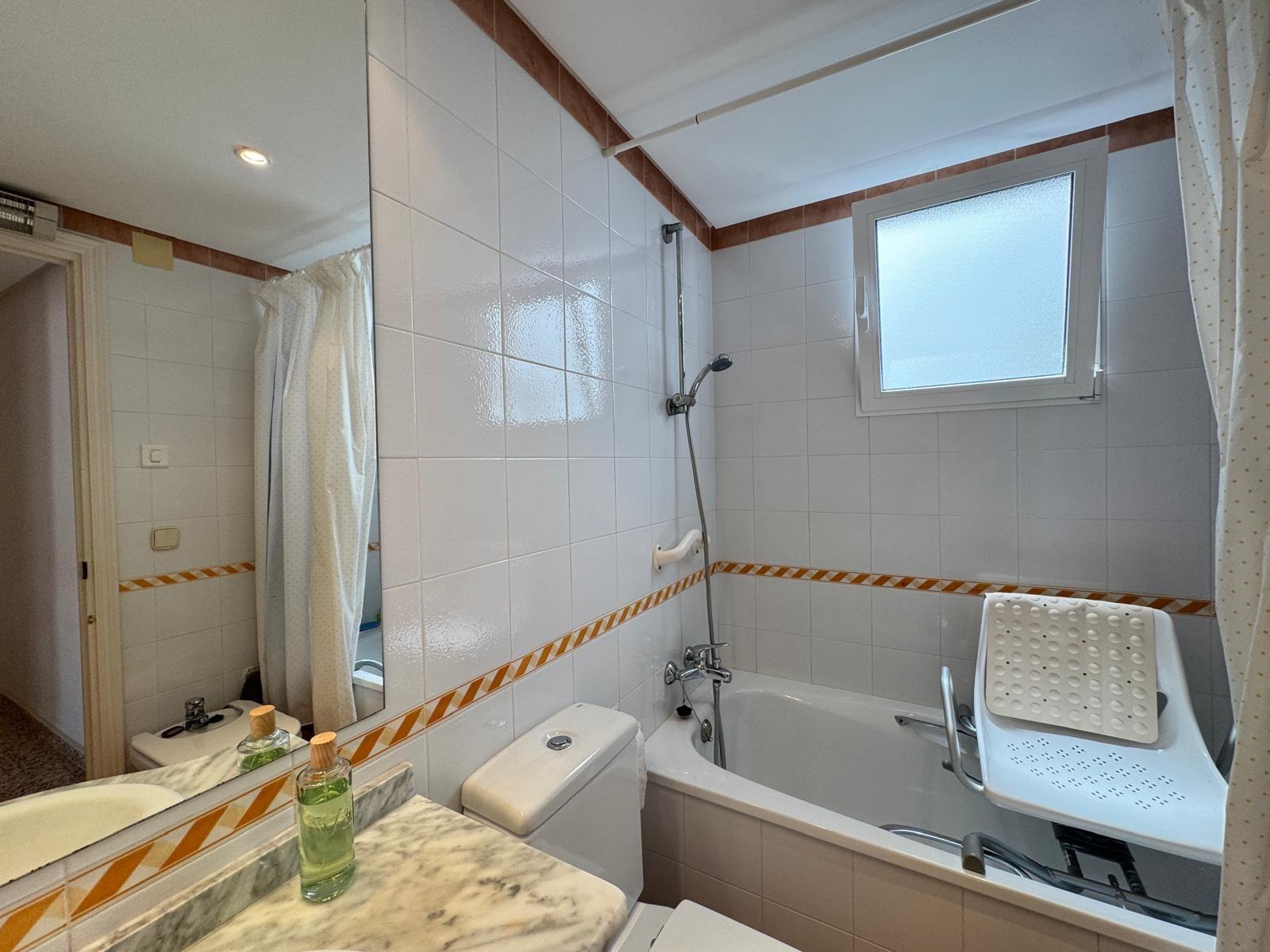 For sale - 3 Bedroom 2 Bathroom Apartment in Torrevieja - Playa Del Cura  - Alicante