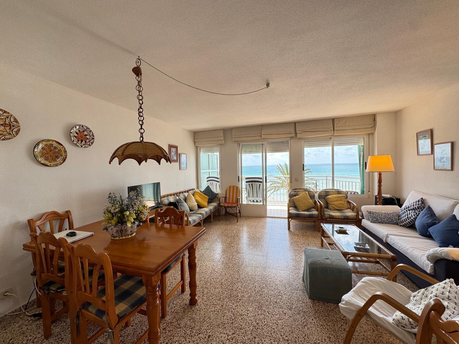 For sale - 3 Bedroom 2 Bathroom Apartment in Torrevieja - Playa Del Cura  - Alicante