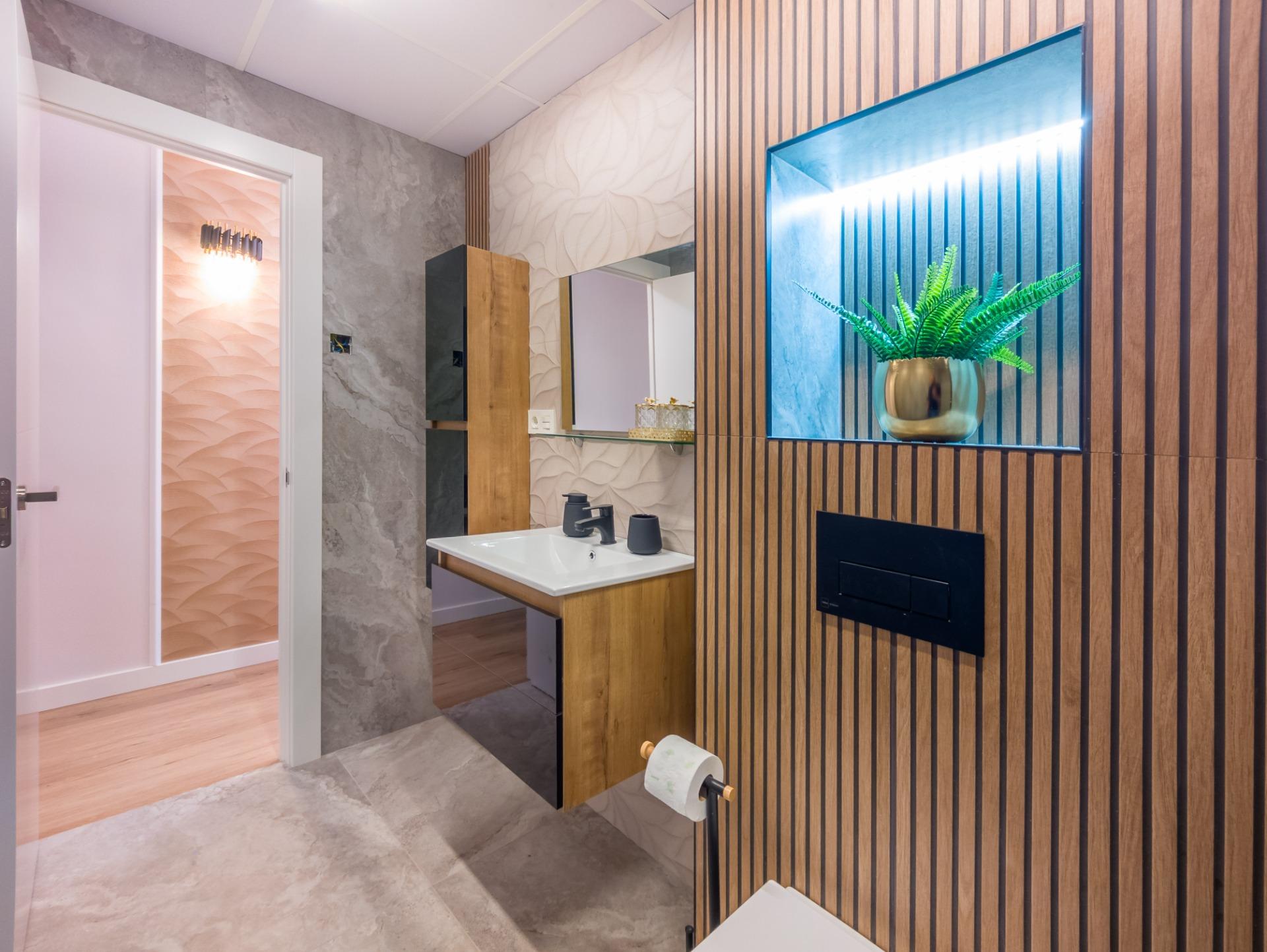 For sale - 3 Bedroom 2 Bathroom Apartment in Torrevieja - Playa Del Cura  - Alicante