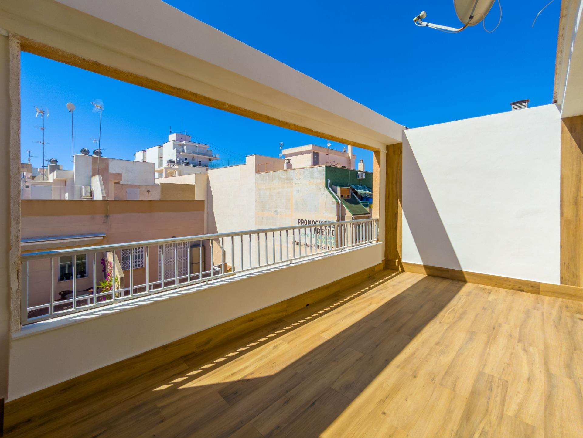 For sale - 3 Bedroom 2 Bathroom Apartment in Torrevieja - Playa Del Cura  - Alicante