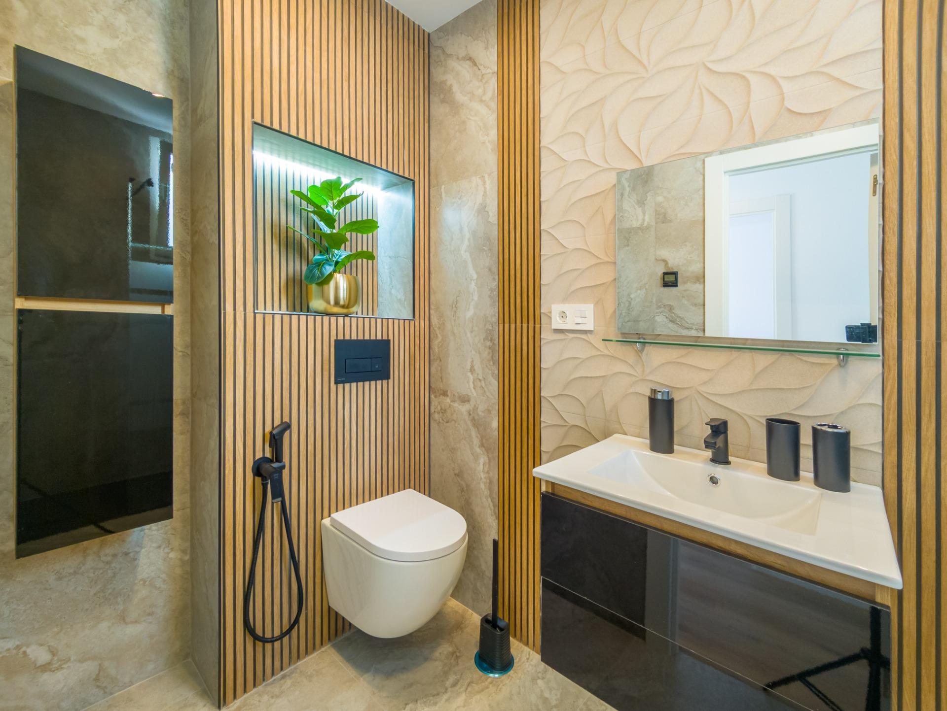 For sale - 3 Bedroom 2 Bathroom Apartment in Torrevieja - Playa Del Cura  - Alicante