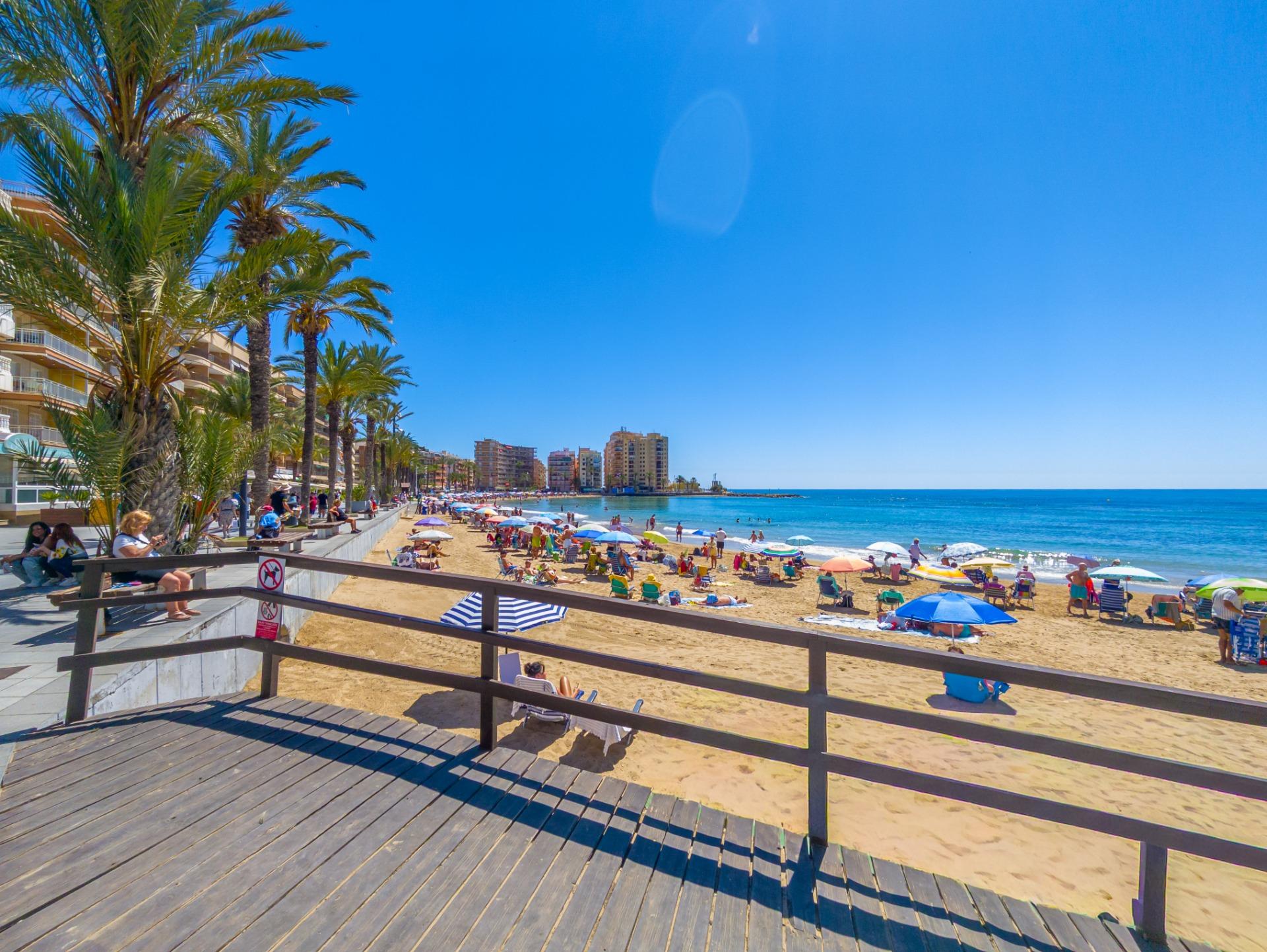 For sale - 3 Bedroom 2 Bathroom Apartment in Torrevieja - Playa Del Cura  - Alicante