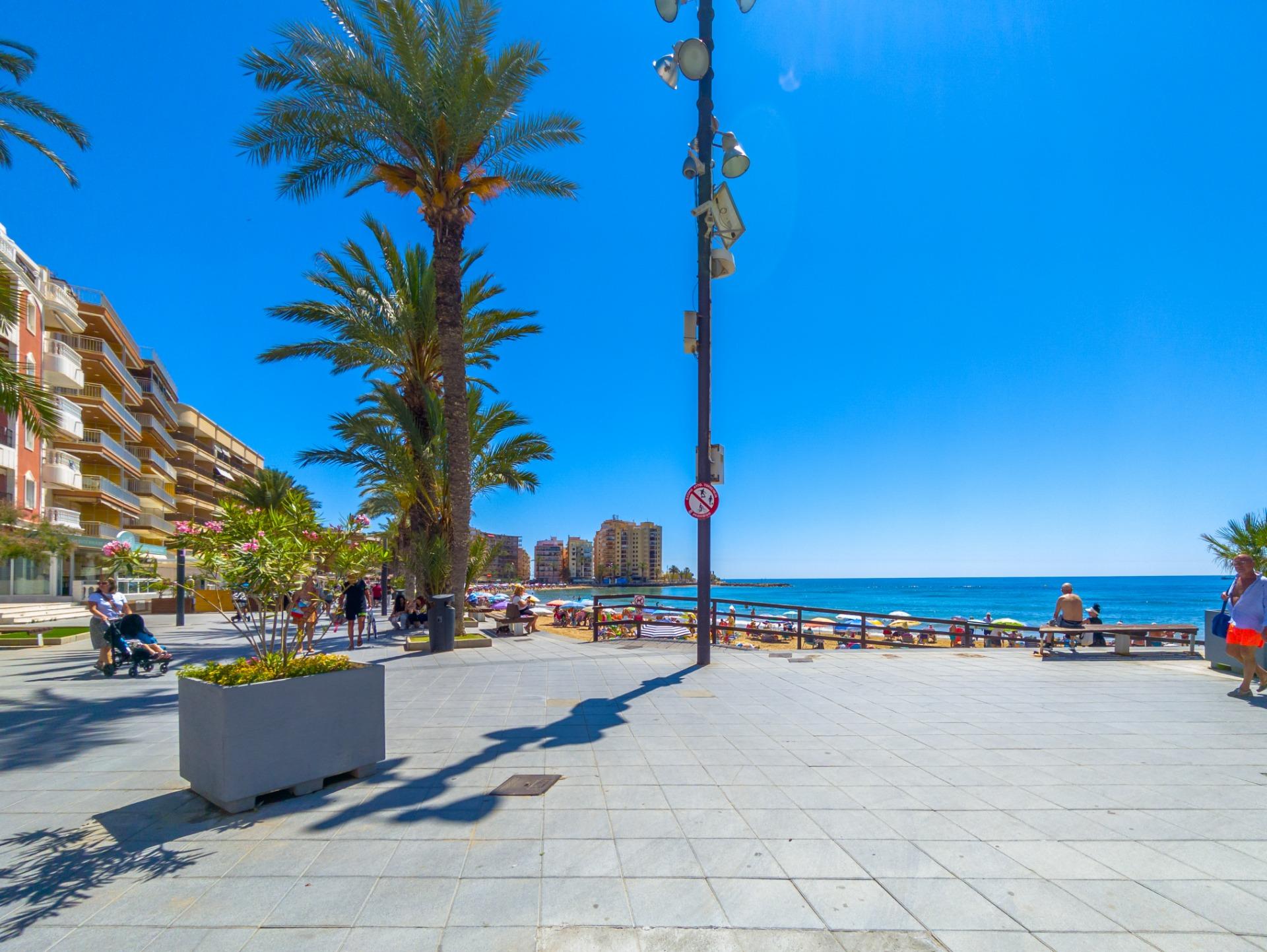 For sale - 3 Bedroom 2 Bathroom Apartment in Torrevieja - Playa Del Cura  - Alicante
