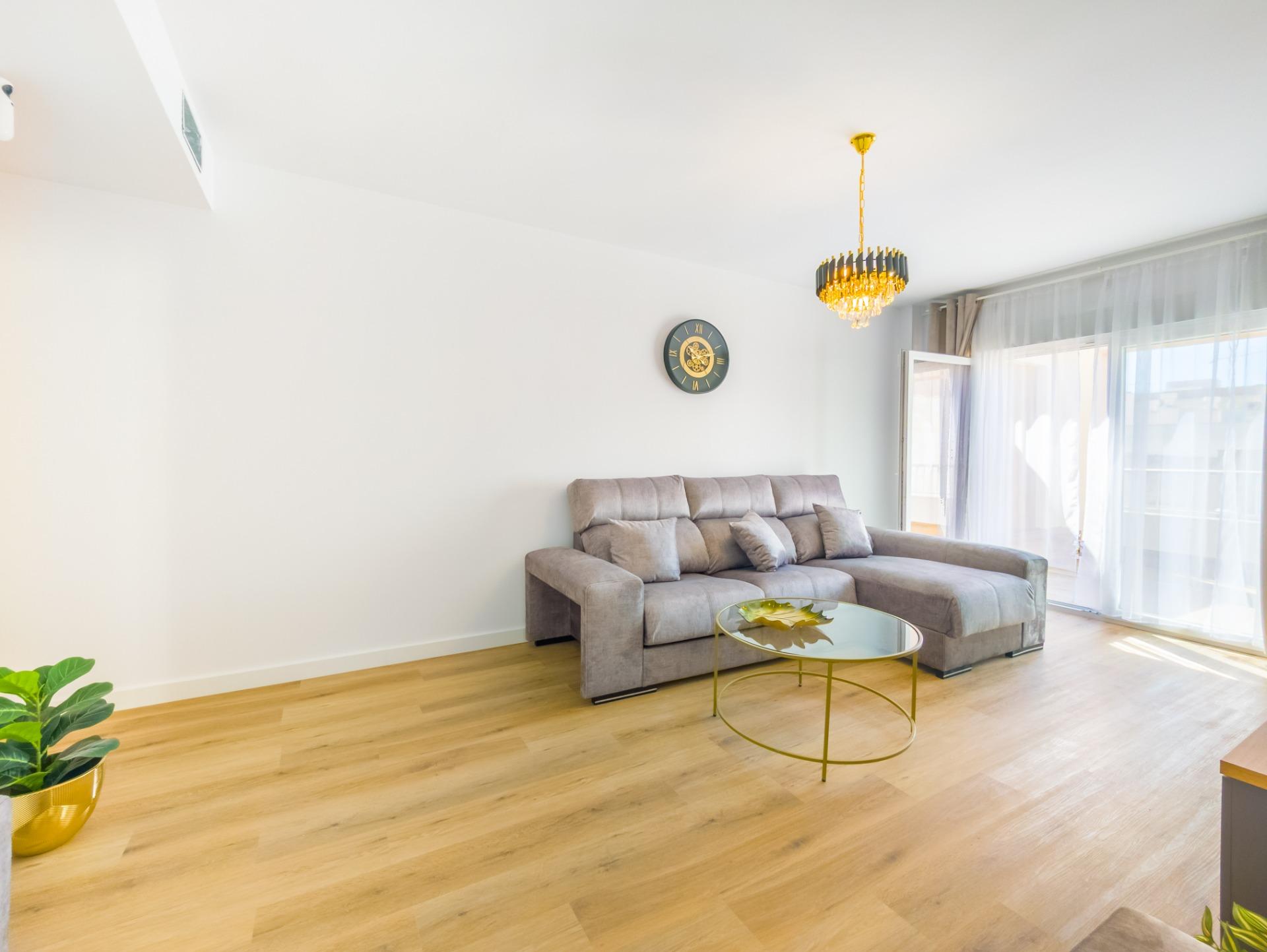 For sale - 3 Bedroom 2 Bathroom Apartment in Torrevieja - Playa Del Cura  - Alicante