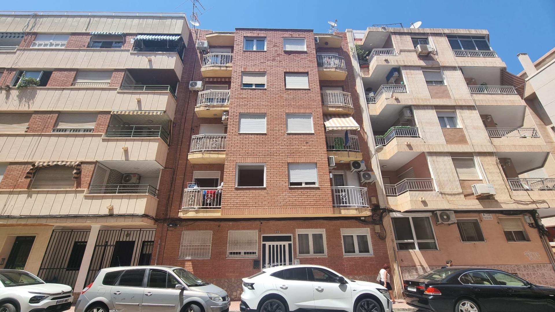 For sale - 3 Bedroom 3 Bathroom Apartment in Torrevieja - Centro  - Alicante
