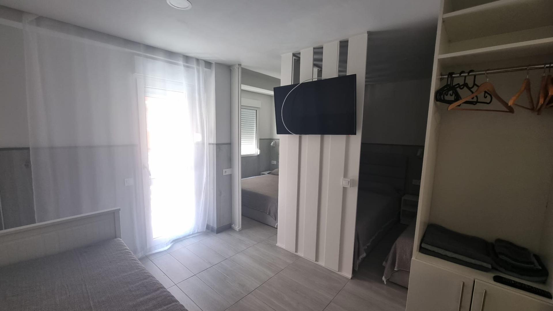 For sale - 3 Bedroom 3 Bathroom Apartment in Torrevieja - Centro  - Alicante
