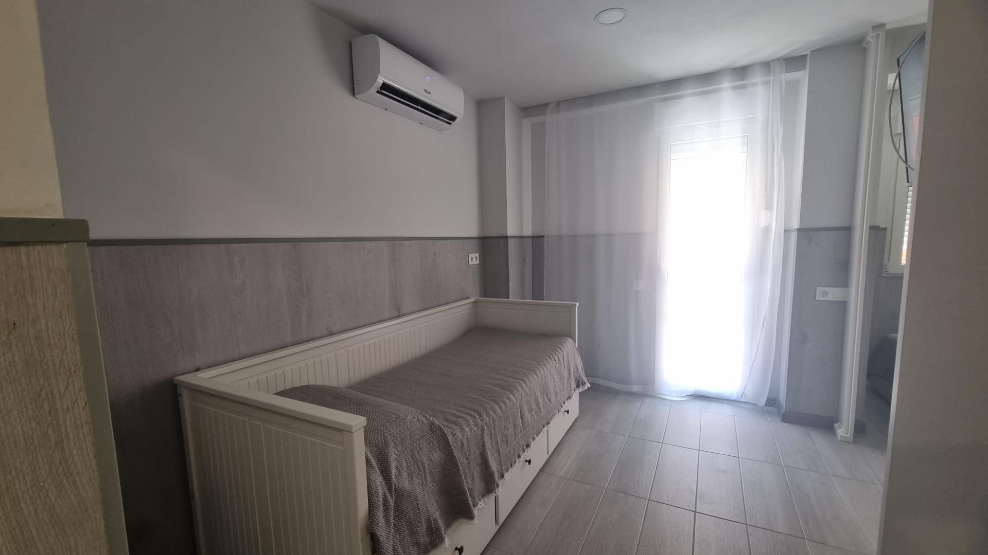 For sale - 3 Bedroom 3 Bathroom Apartment in Torrevieja - Centro  - Alicante