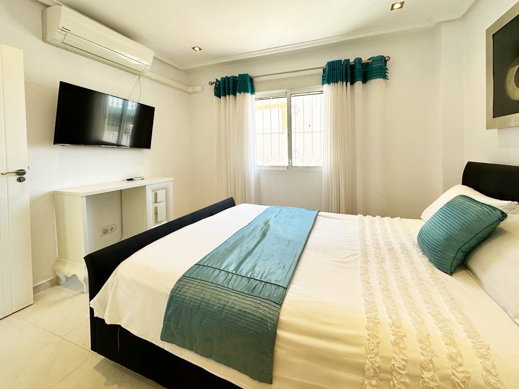 For sale - 4 Bedroom 4 Bathroom Villa in San Miguel de Salinas - Inland  - Alicante