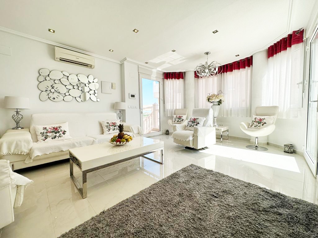 For sale - 4 Bedroom 4 Bathroom Villa in San Miguel de Salinas - Inland  - Alicante