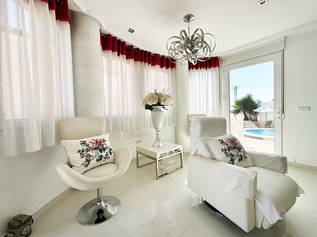 For sale - 4 Bedroom 4 Bathroom Villa in San Miguel de Salinas - Inland  - Alicante