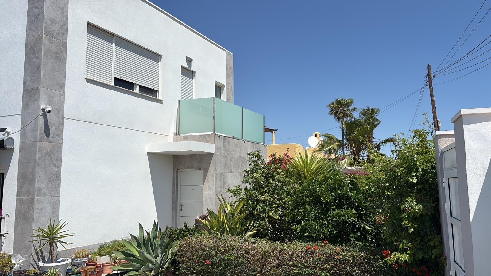 For sale - 2 Bedroom 1 Bathroom Villa in Torrevieja - La Siesta - El Salado - Torreta  - Alicante