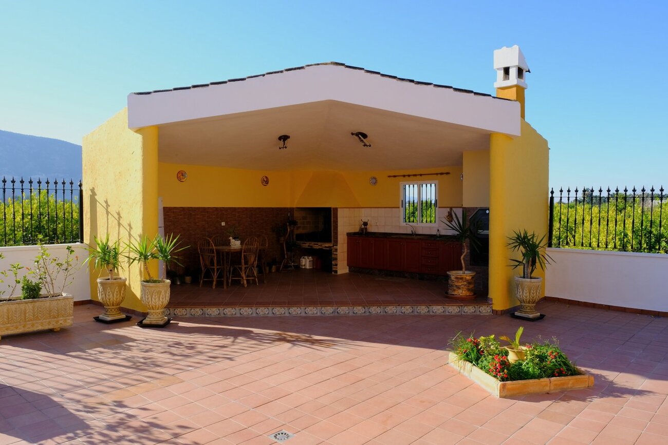 For sale - 5 Bedroom 3 Bathroom Finca in Orihuela - Inland  - Alicante