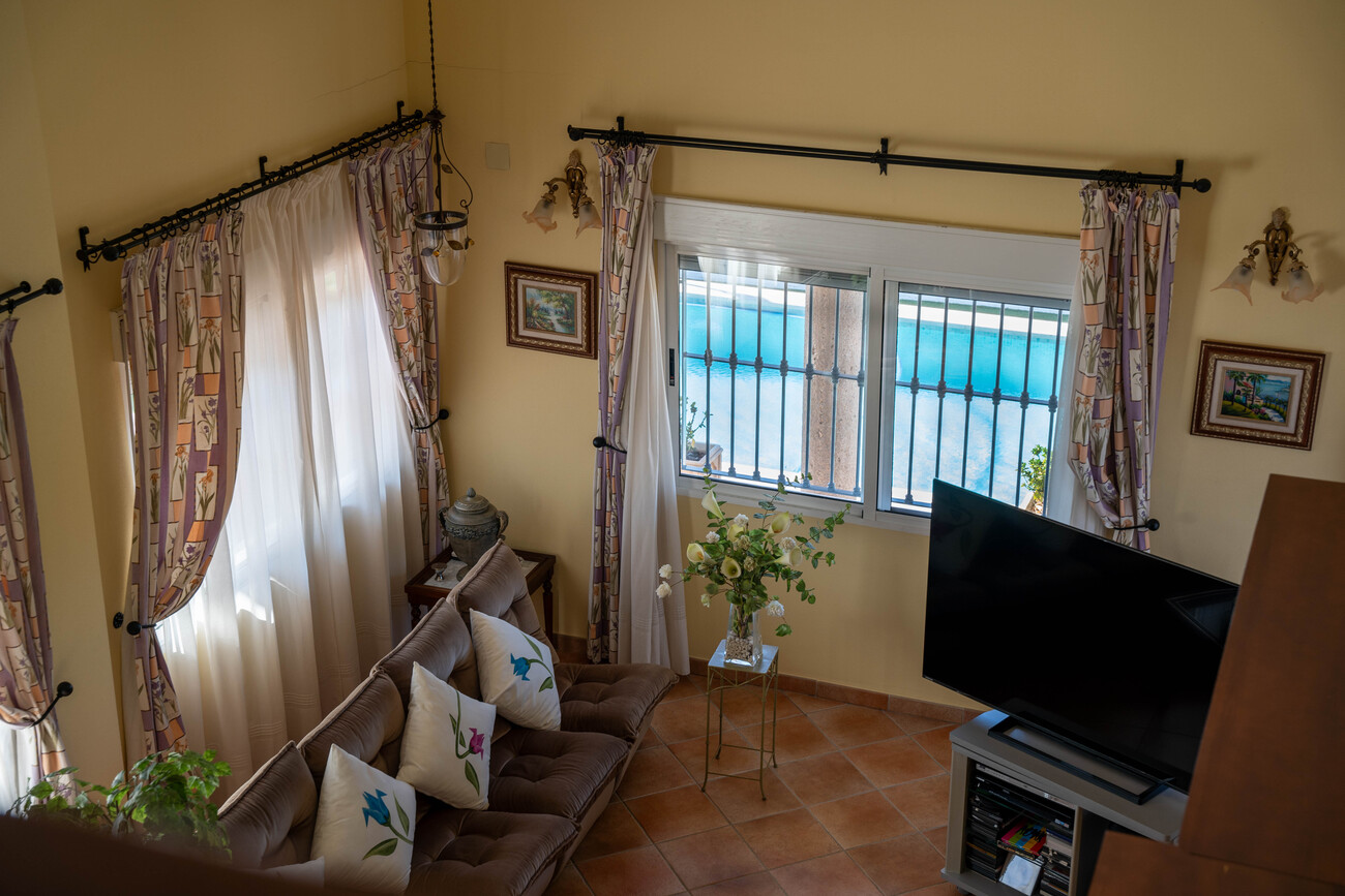 For sale - 5 Bedroom 3 Bathroom Finca in Orihuela - Inland  - Alicante