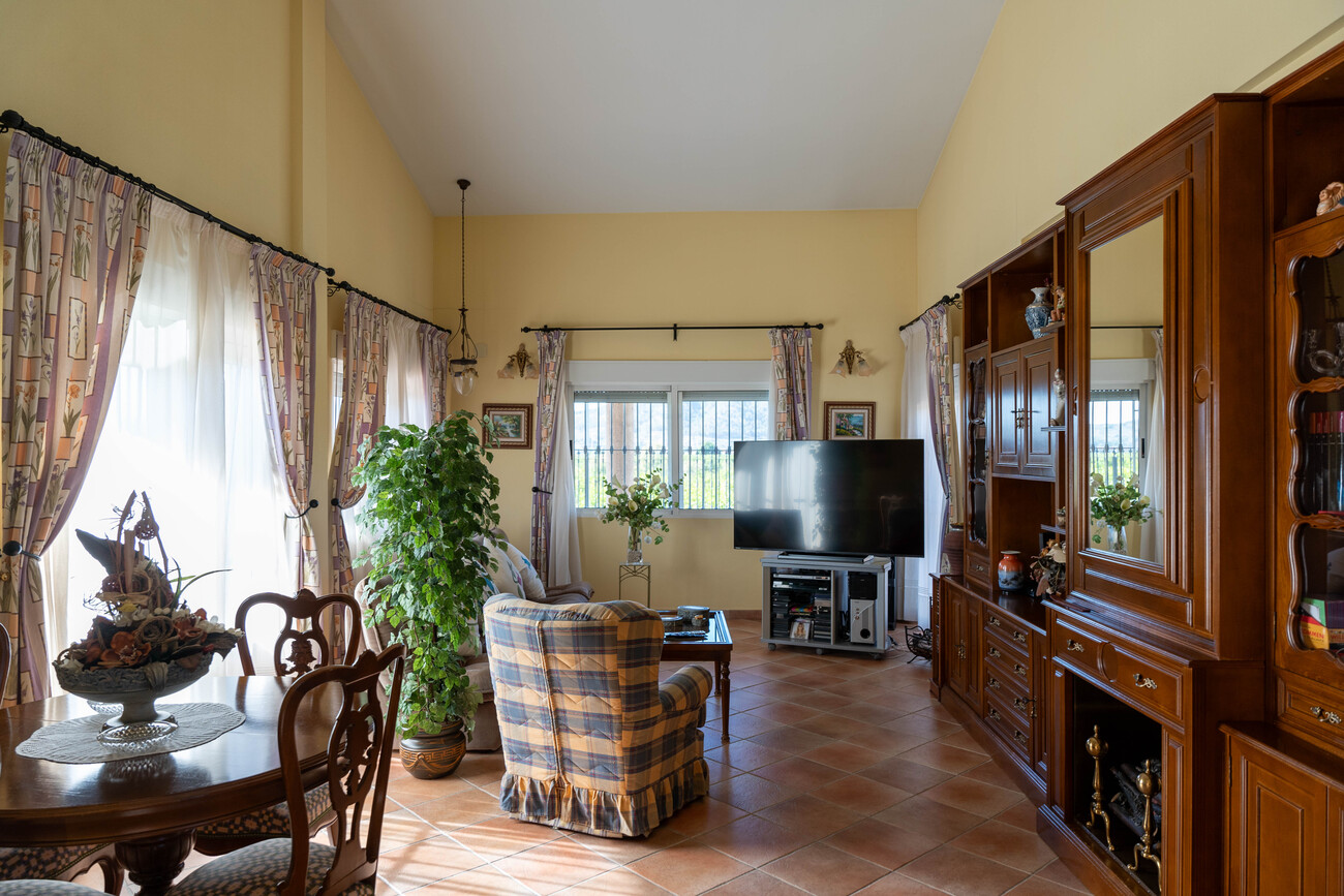 For sale - 5 Bedroom 3 Bathroom Finca in Orihuela - Inland  - Alicante