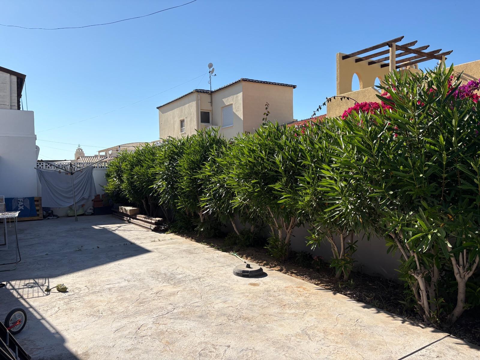For sale - 2 Bedroom 1 Bathroom Villa in Torrevieja - La Siesta - El Salado - Torreta  - Alicante