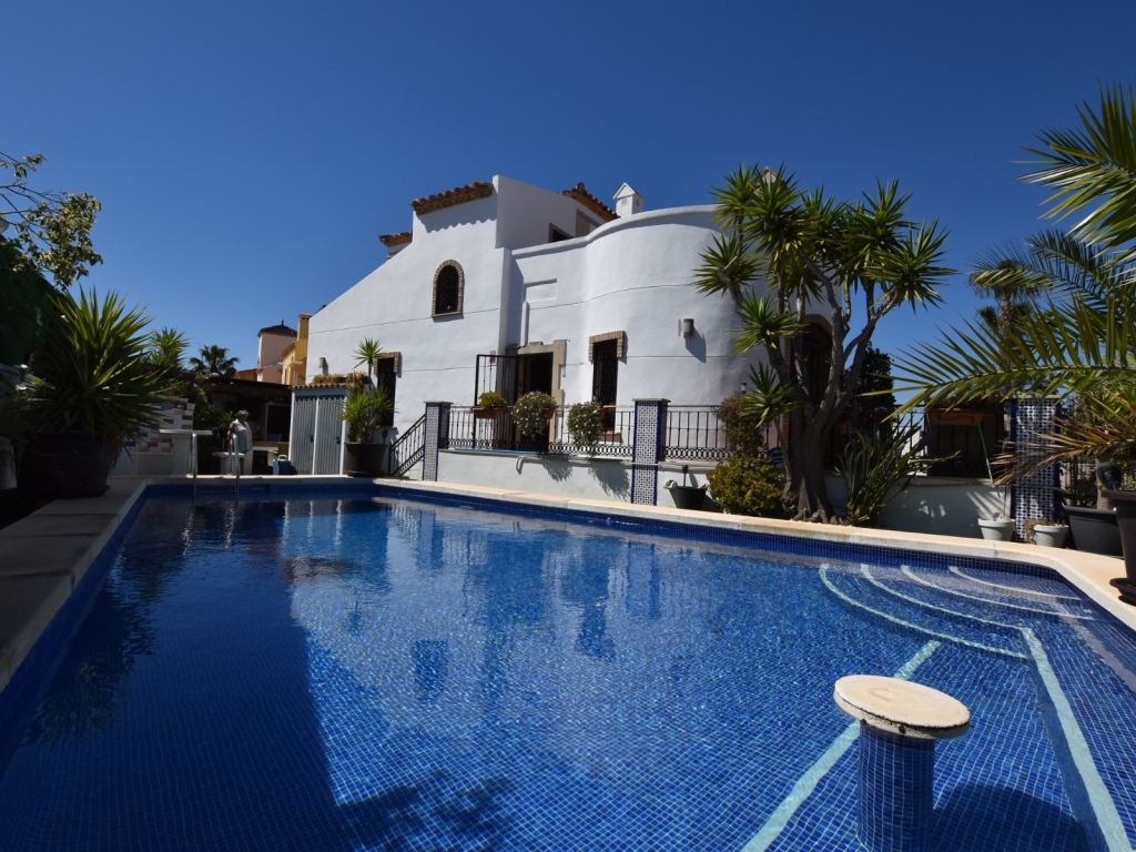 3 Bedroom 2 Bathroom Villa in Algorfa