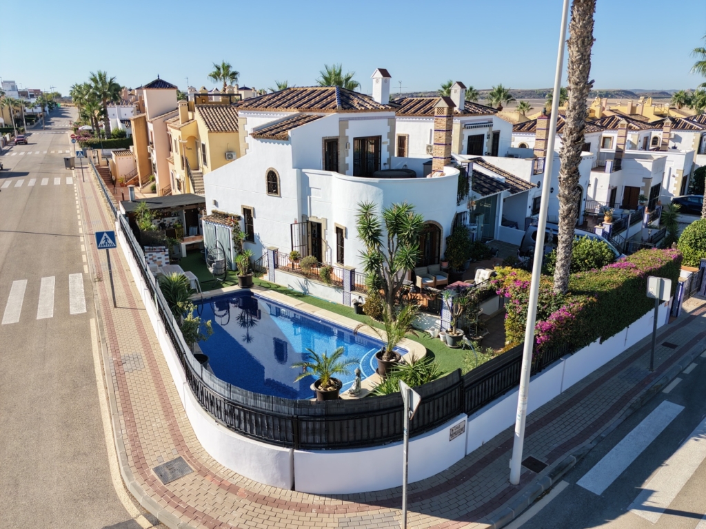 3 Bedroom 2 Bathroom Villa in Algorfa