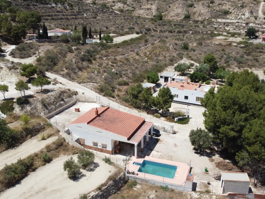 4 Bedroom 1 Bathroom Country House in Crevillent