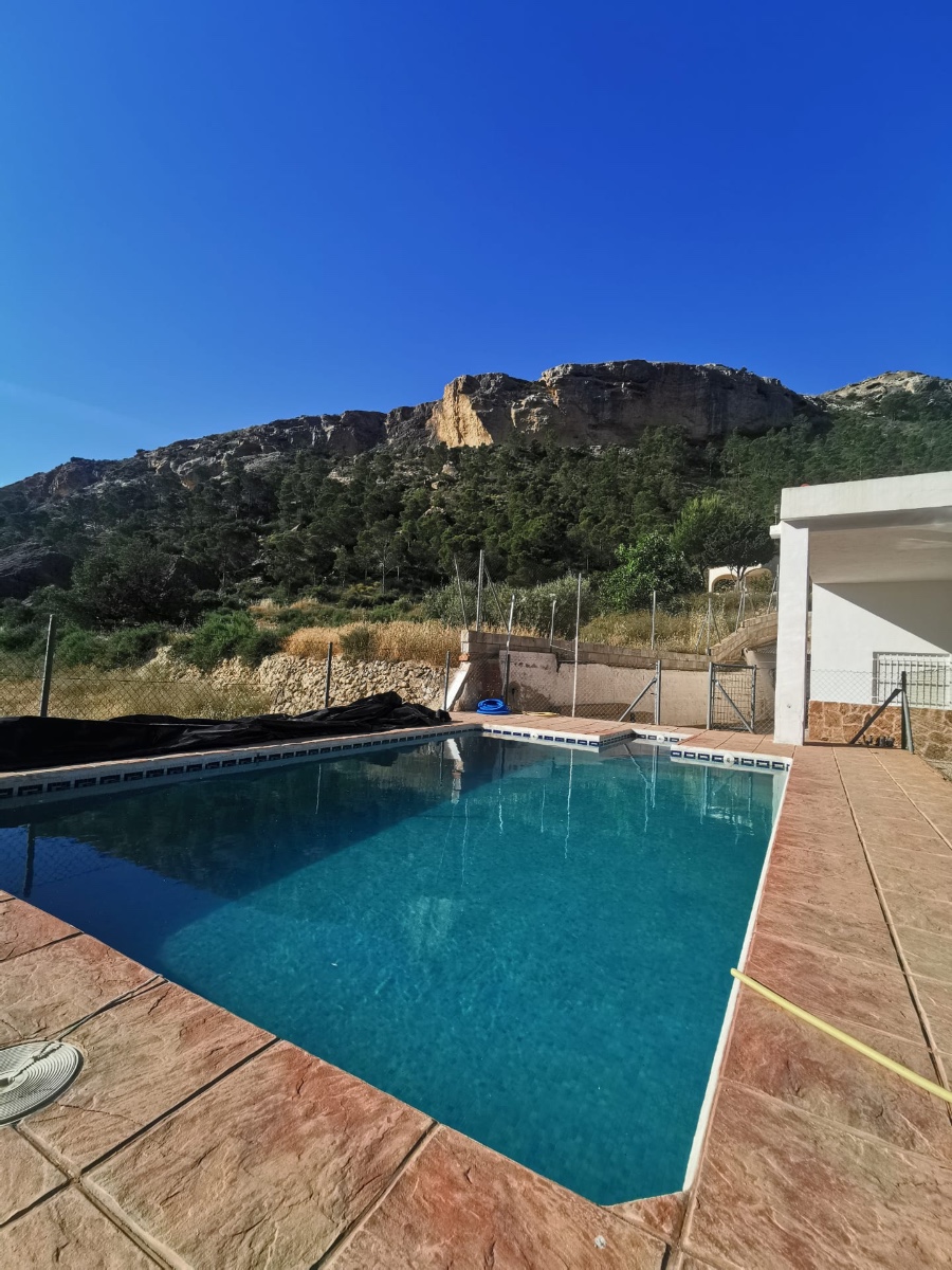 For sale - 4 Bedroom 1 Bathroom Country House in Crevillent - Inland  - Alicante