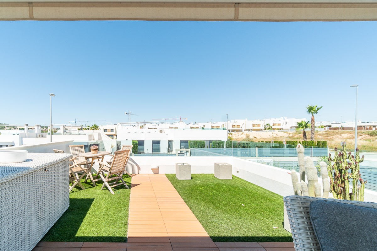 For sale - 3 Bedroom 2 Bathroom Villa in Vistabella Golf Entre Naranjos - Inland  - Alicante