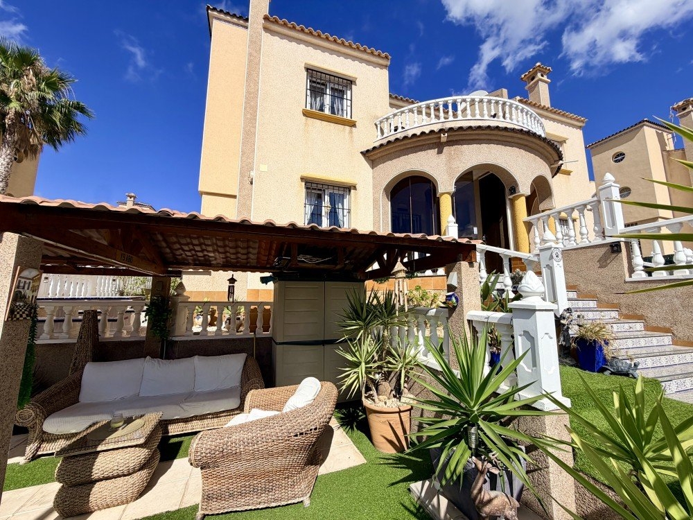 3 Bedroom 2 Bathroom Town House in Orihuela Costa