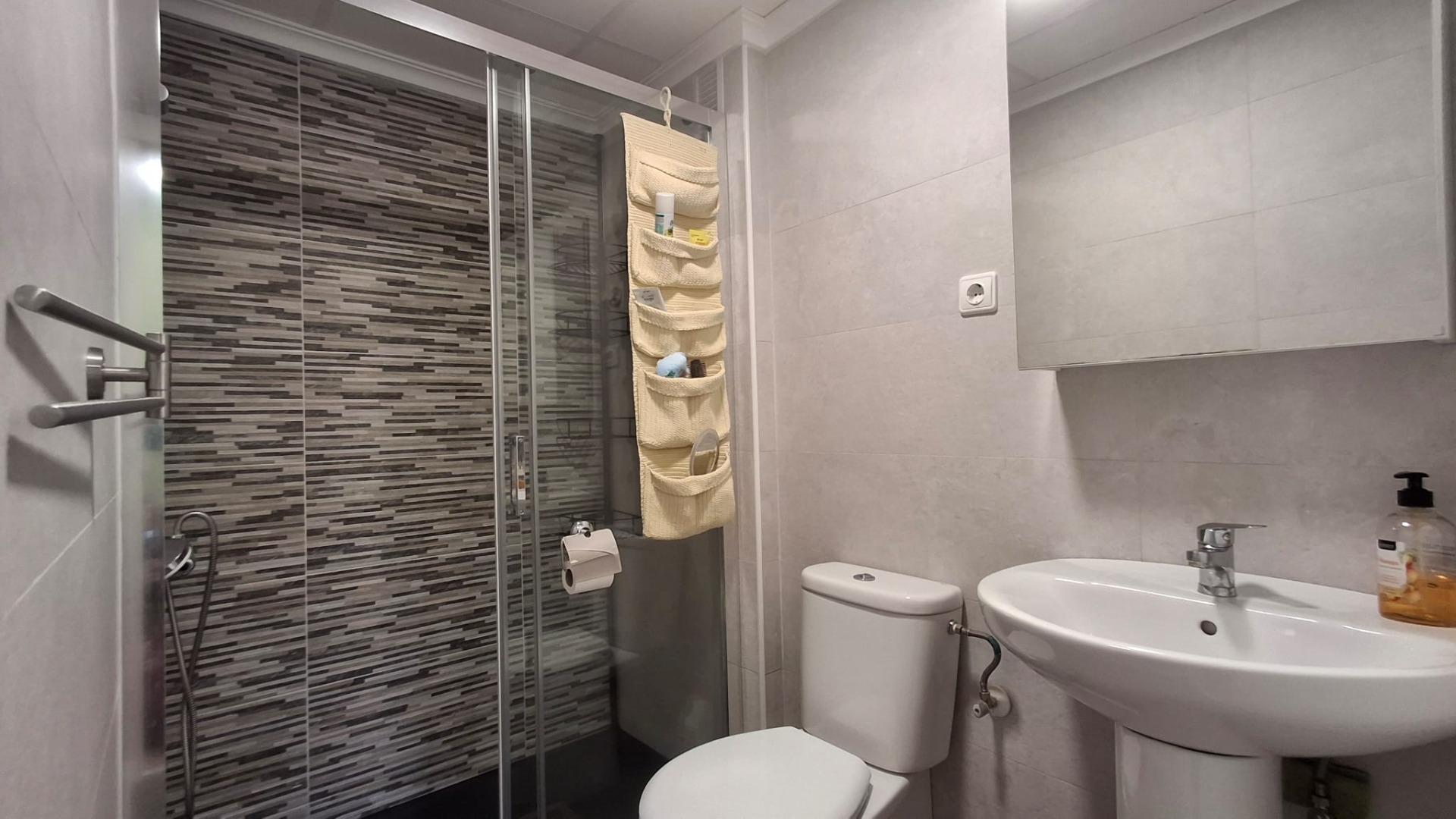 For sale - 2 Bedroom 1 Bathroom Apartment in Torrevieja - Centro  - Alicante