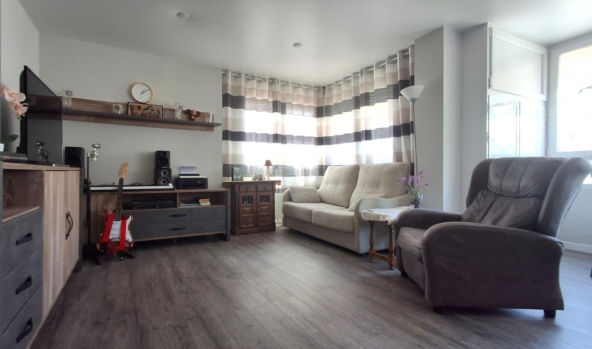 For sale - 2 Bedroom 1 Bathroom Apartment in Torrevieja - Centro  - Alicante