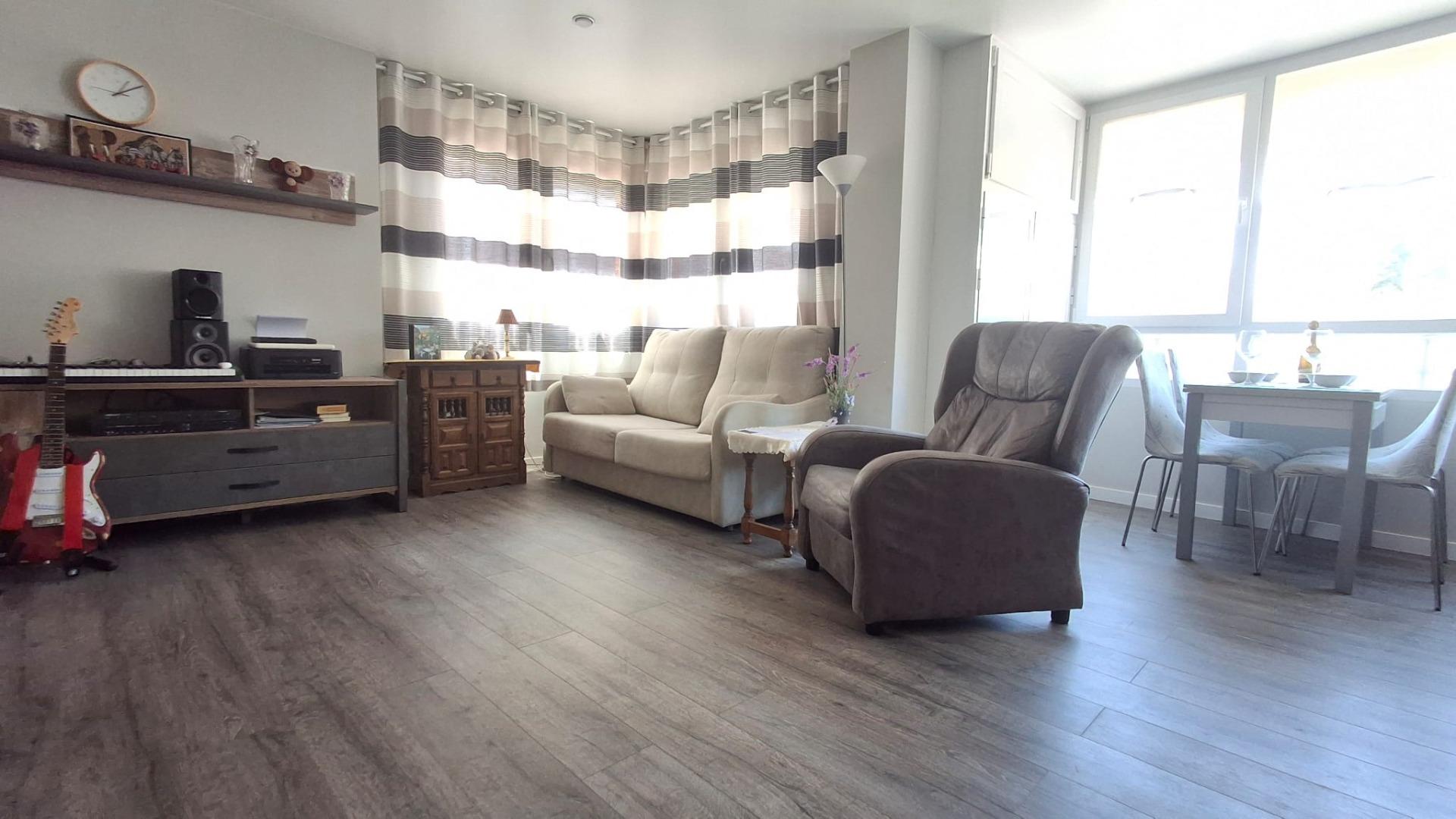 For sale - 2 Bedroom 1 Bathroom Apartment in Torrevieja - Centro  - Alicante