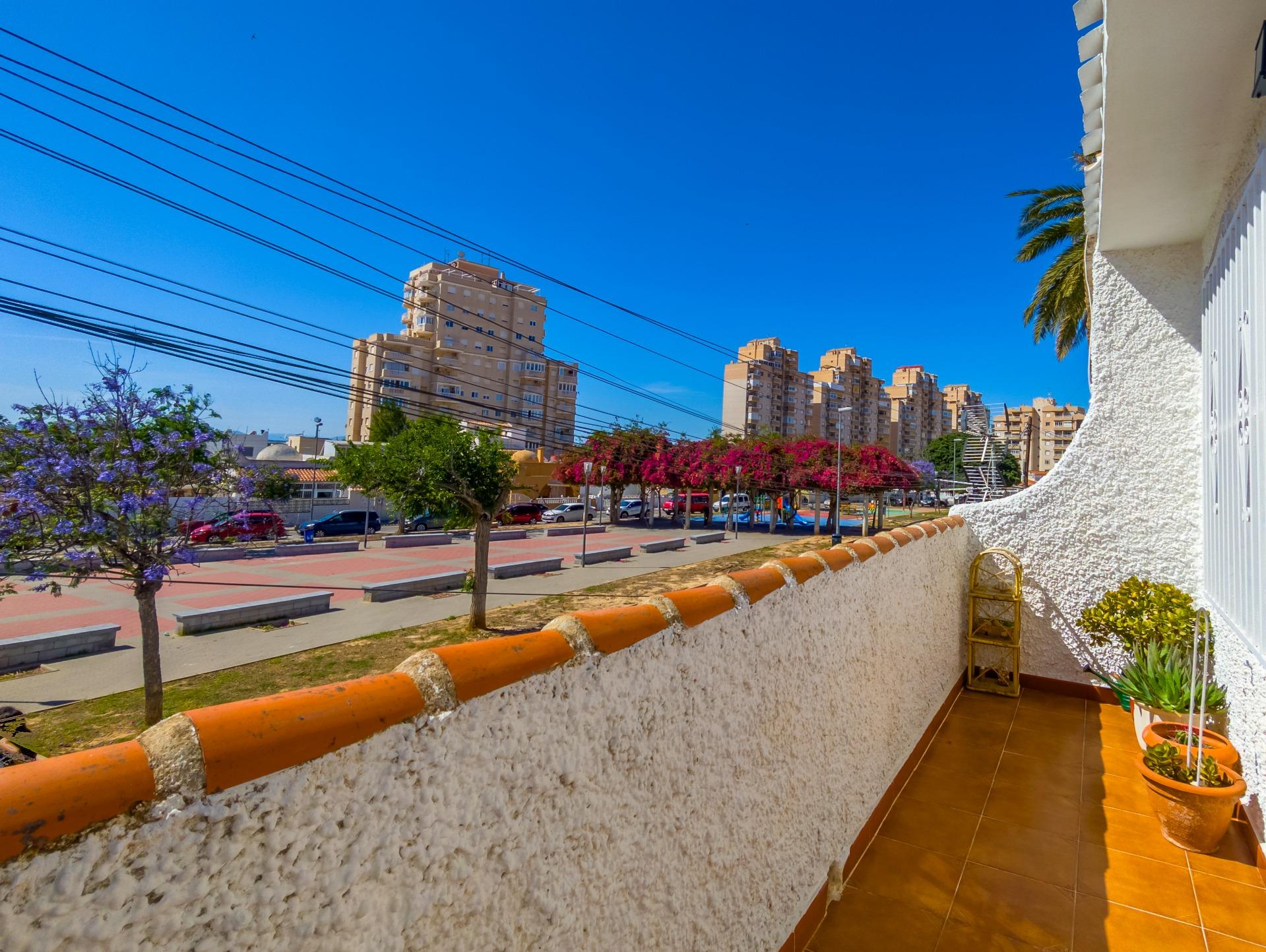 For sale - 3 Bedroom 2 Bathroom Town House in Torrevieja - Nueva Torrevieja  - Alicante