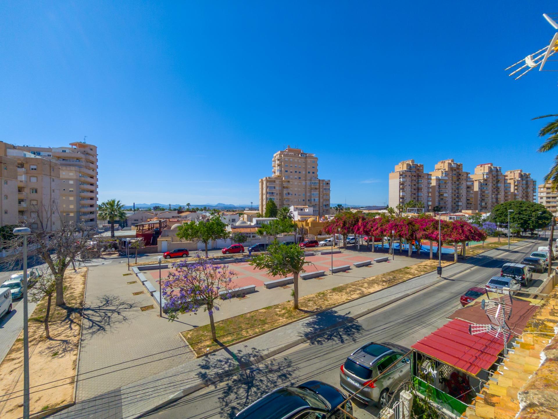 For sale - 3 Bedroom 2 Bathroom Town House in Torrevieja - Nueva Torrevieja  - Alicante