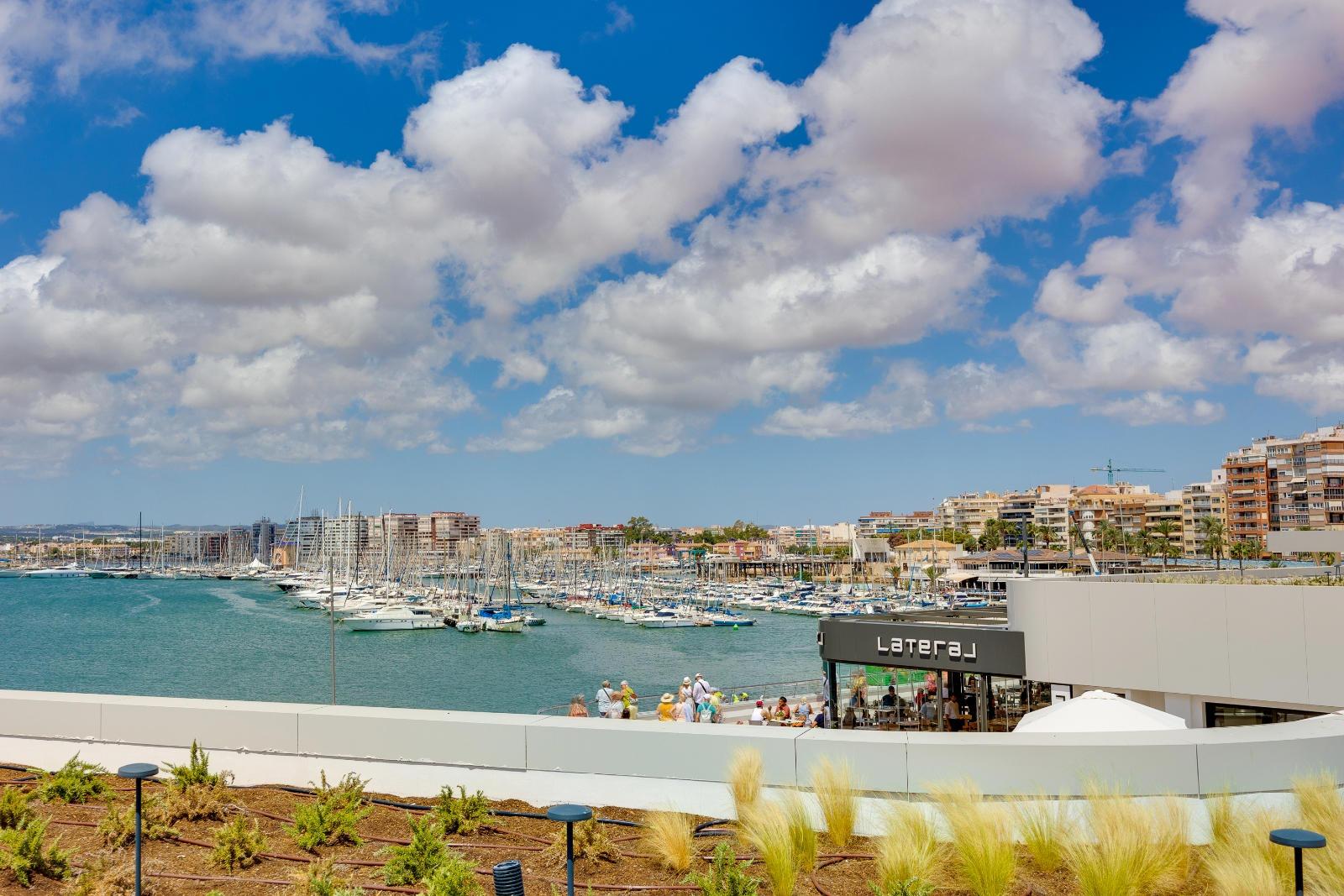 For sale - 3 Bedroom 2 Bathroom Penthouse in Torrevieja - Torrevieja  - Alicante