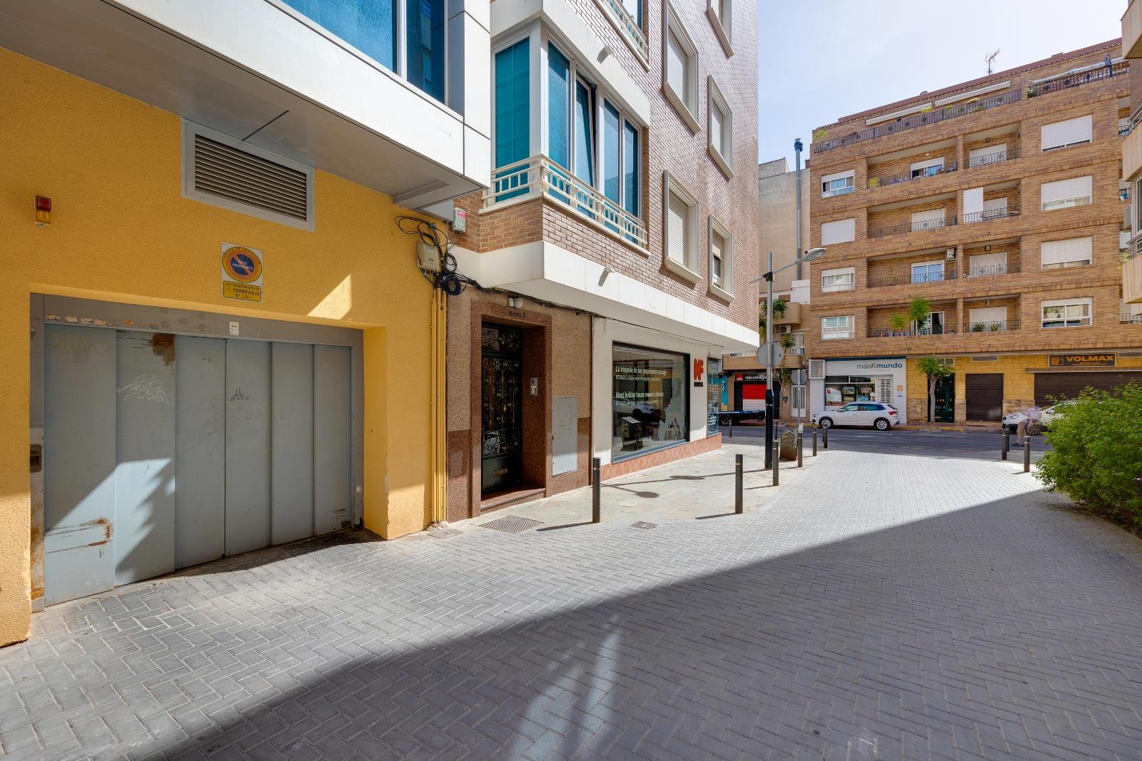 For sale - 3 Bedroom 2 Bathroom Penthouse in Torrevieja - Torrevieja  - Alicante