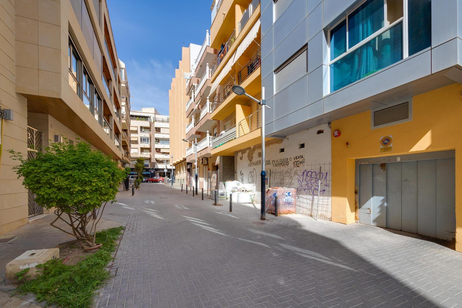 For sale - 3 Bedroom 2 Bathroom Penthouse in Torrevieja - Torrevieja  - Alicante