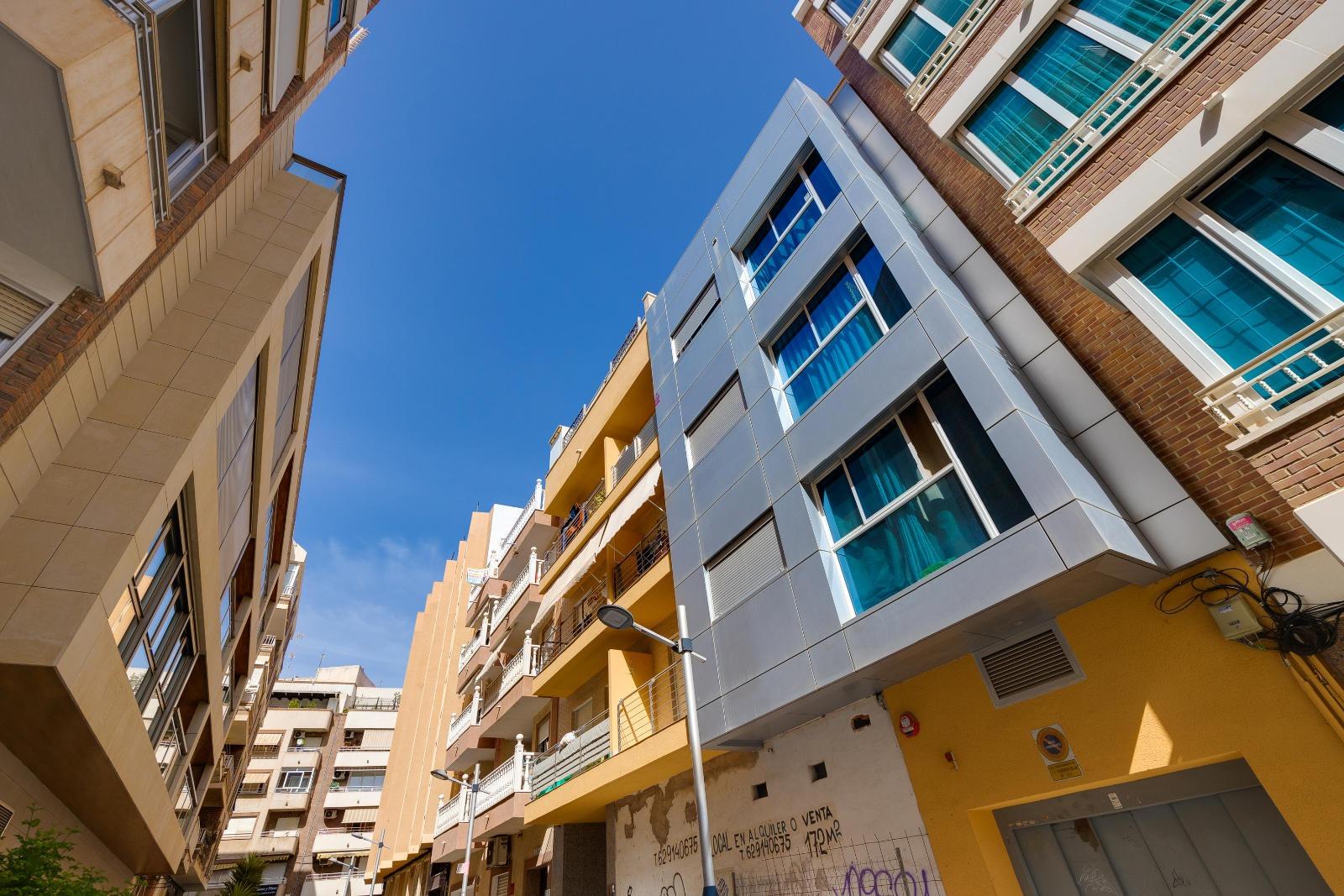For sale - 3 Bedroom 2 Bathroom Penthouse in Torrevieja - Torrevieja  - Alicante
