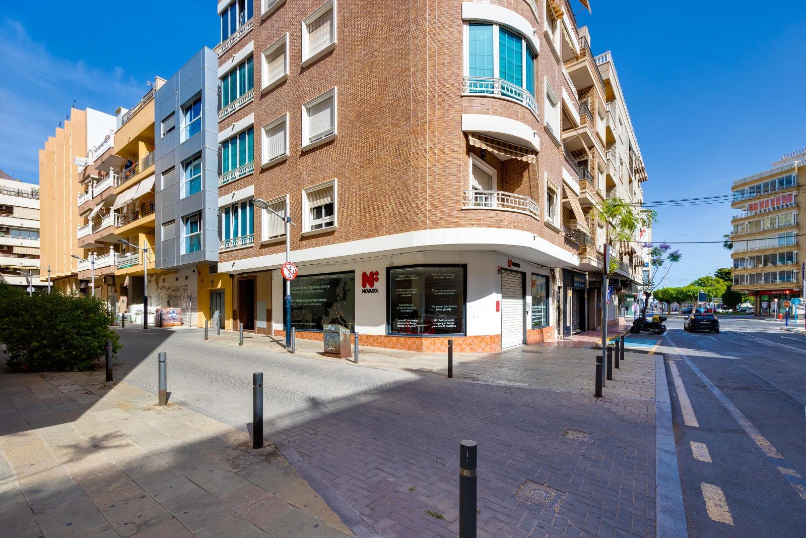 For sale - 3 Bedroom 2 Bathroom Penthouse in Torrevieja - Torrevieja  - Alicante