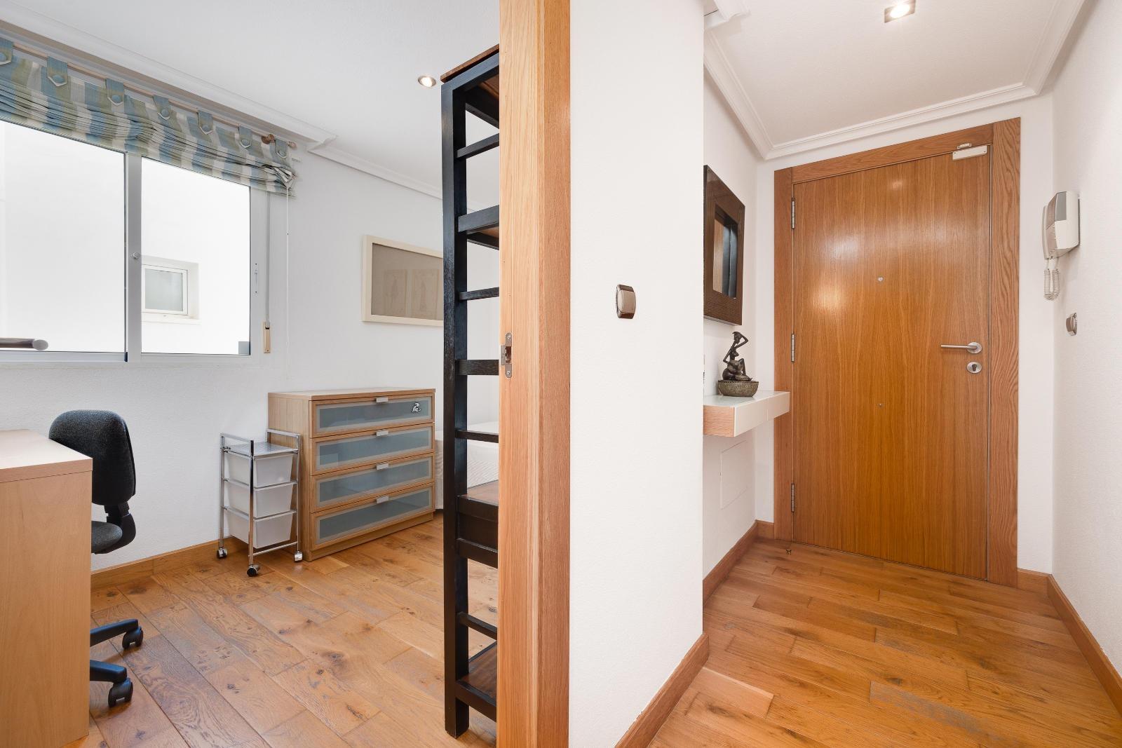 For sale - 3 Bedroom 2 Bathroom Penthouse in Torrevieja - Torrevieja  - Alicante