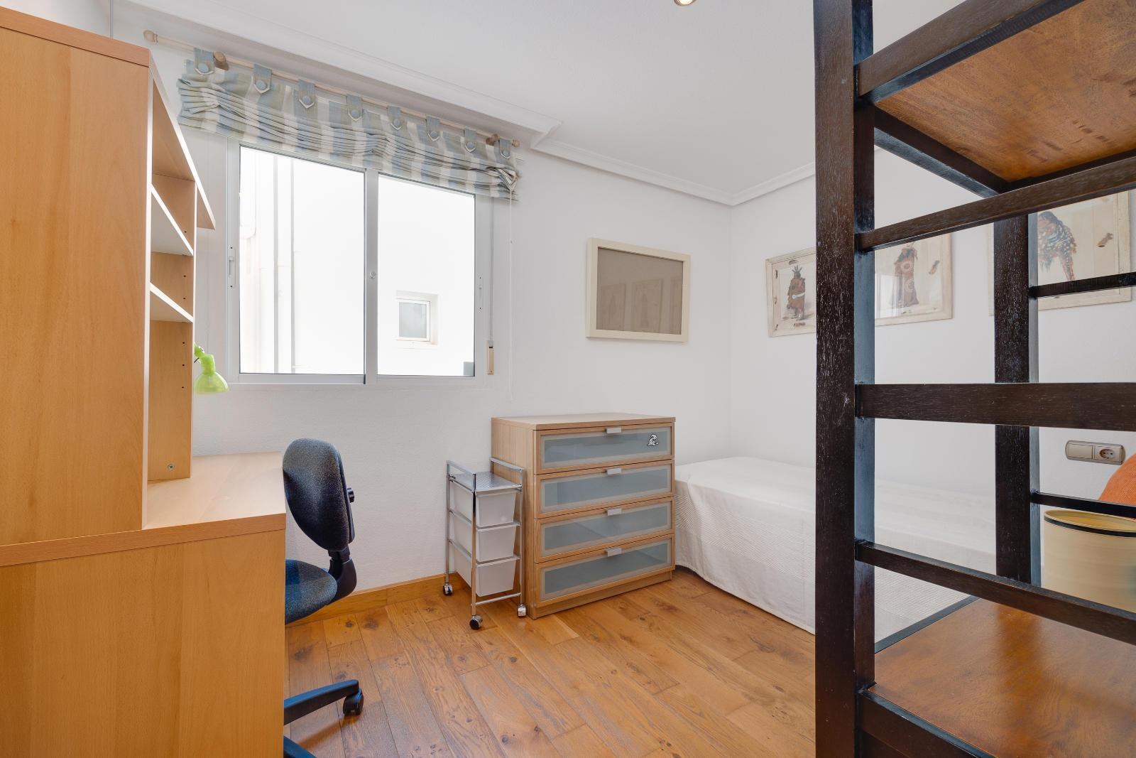 For sale - 3 Bedroom 2 Bathroom Penthouse in Torrevieja - Torrevieja  - Alicante