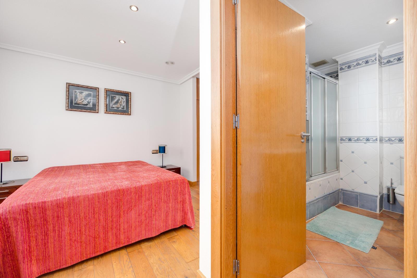 For sale - 3 Bedroom 2 Bathroom Penthouse in Torrevieja - Torrevieja  - Alicante