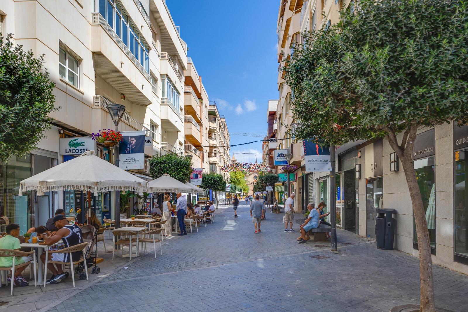 For sale - 3 Bedroom 2 Bathroom Penthouse in Torrevieja - Torrevieja  - Alicante