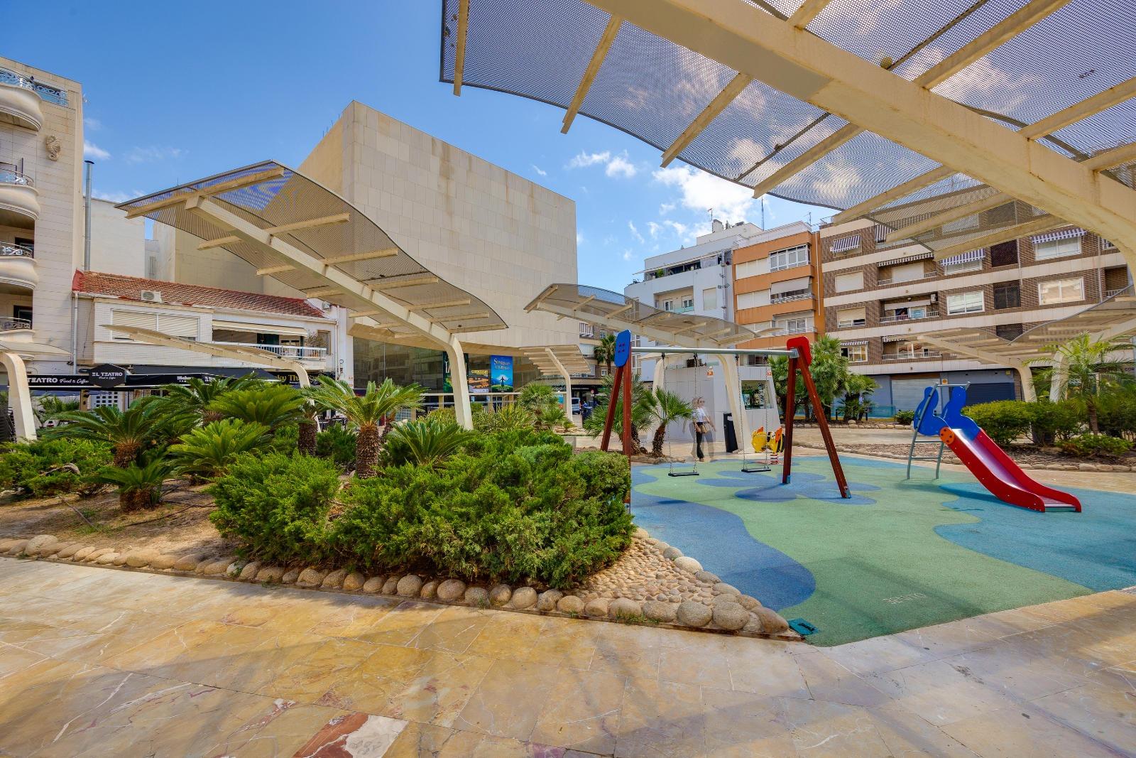 For sale - 3 Bedroom 2 Bathroom Penthouse in Torrevieja - Torrevieja  - Alicante