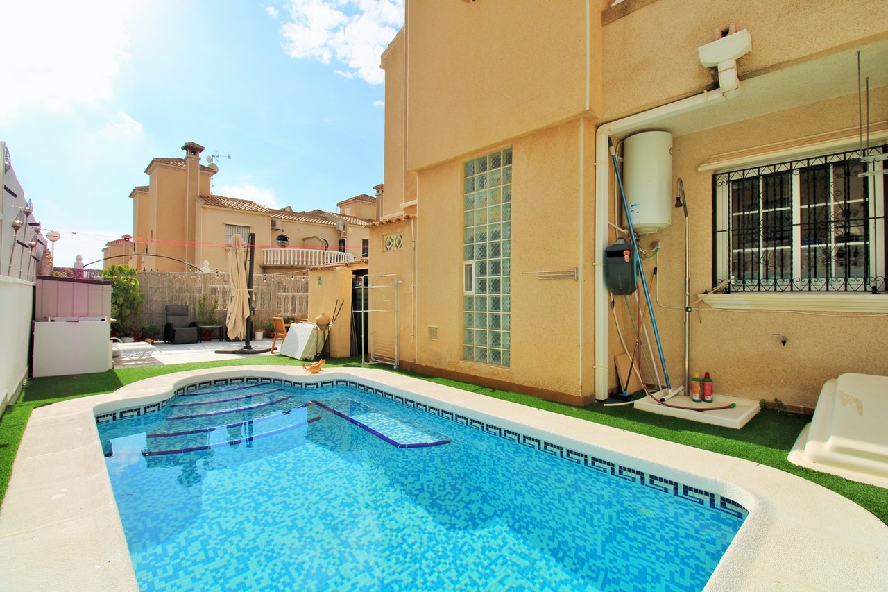 For sale - 2 Bedroom 2 Bathroom Town House in Villamartin - Costa Blanca  - Alicante