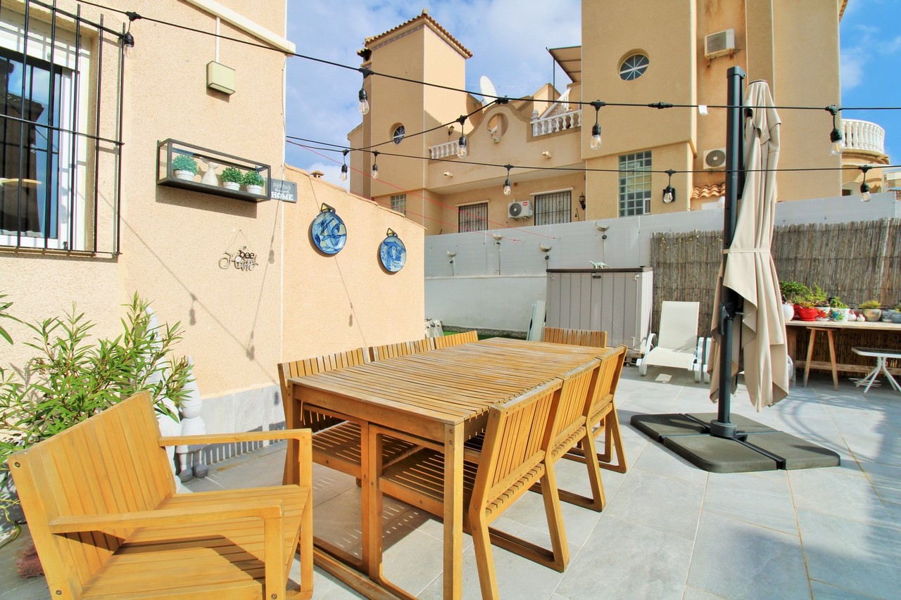 For sale - 2 Bedroom 2 Bathroom Town House in Villamartin - Costa Blanca  - Alicante