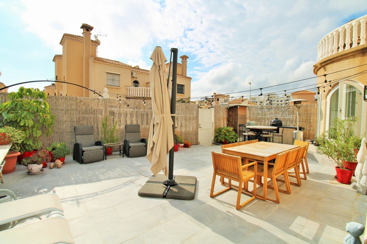 For sale - 2 Bedroom 2 Bathroom Town House in Villamartin - Costa Blanca  - Alicante