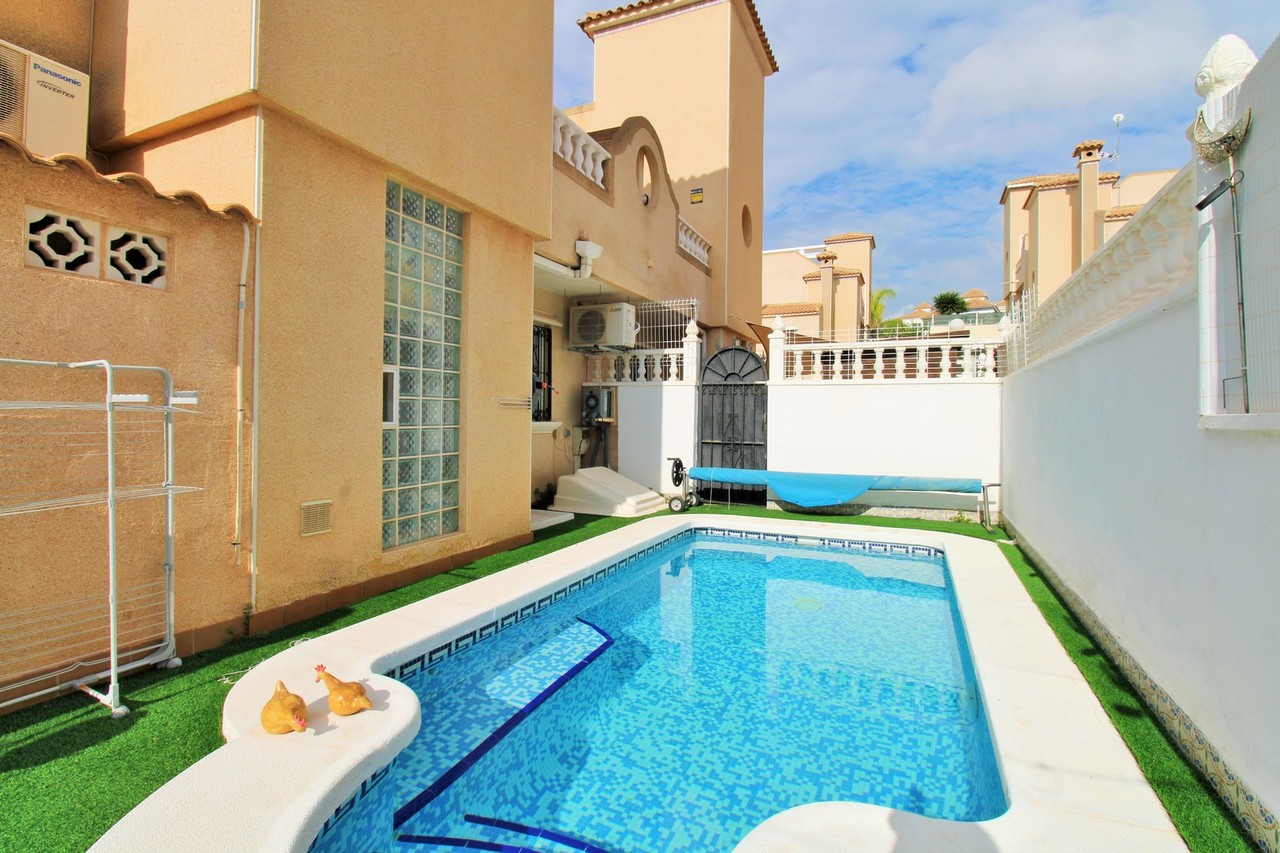 For sale - 2 Bedroom 2 Bathroom Town House in Villamartin - Costa Blanca  - Alicante
